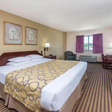 Hotel Baymont By Wyndham Metropolis Extérieur photo