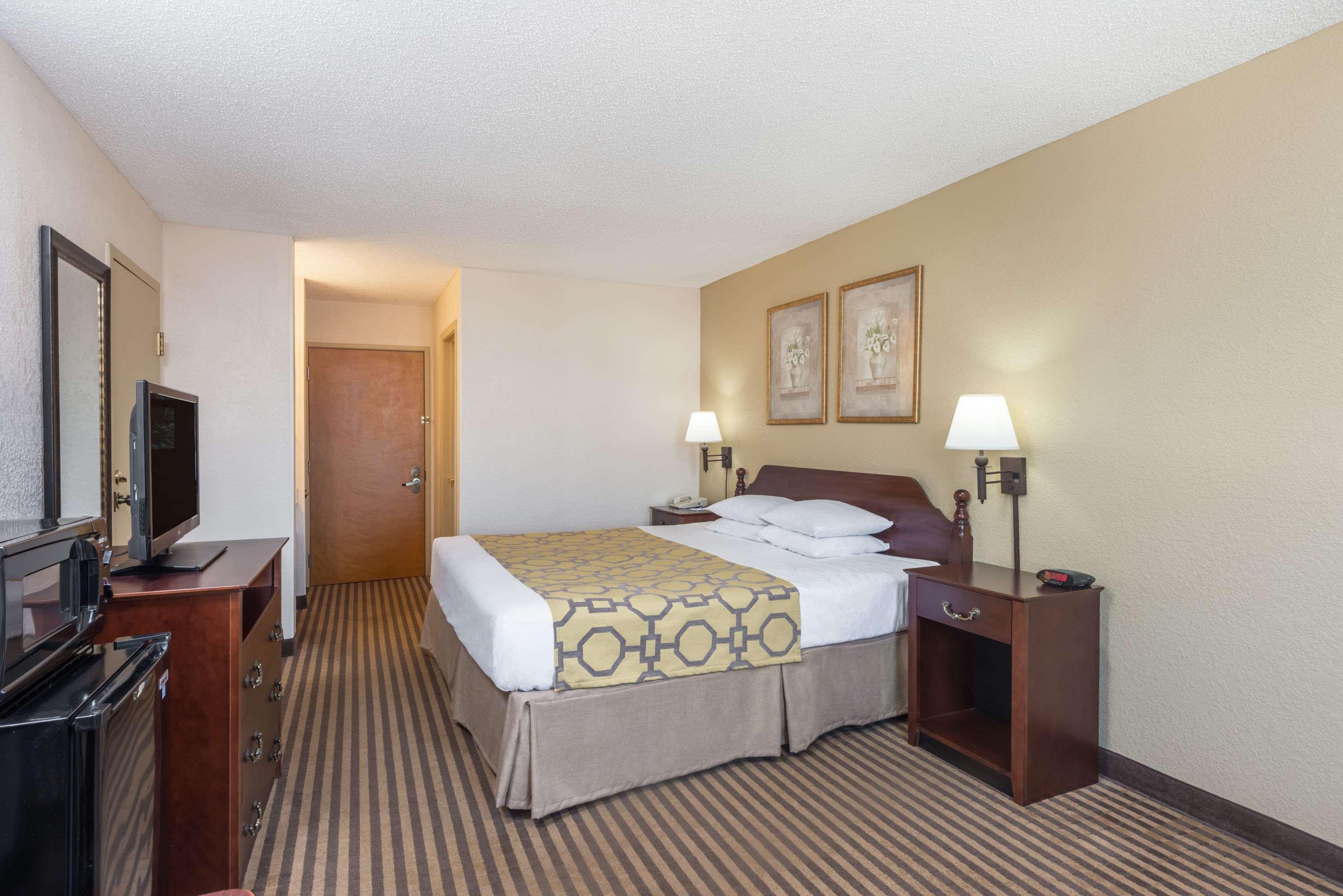 Hotel Baymont By Wyndham Metropolis Extérieur photo