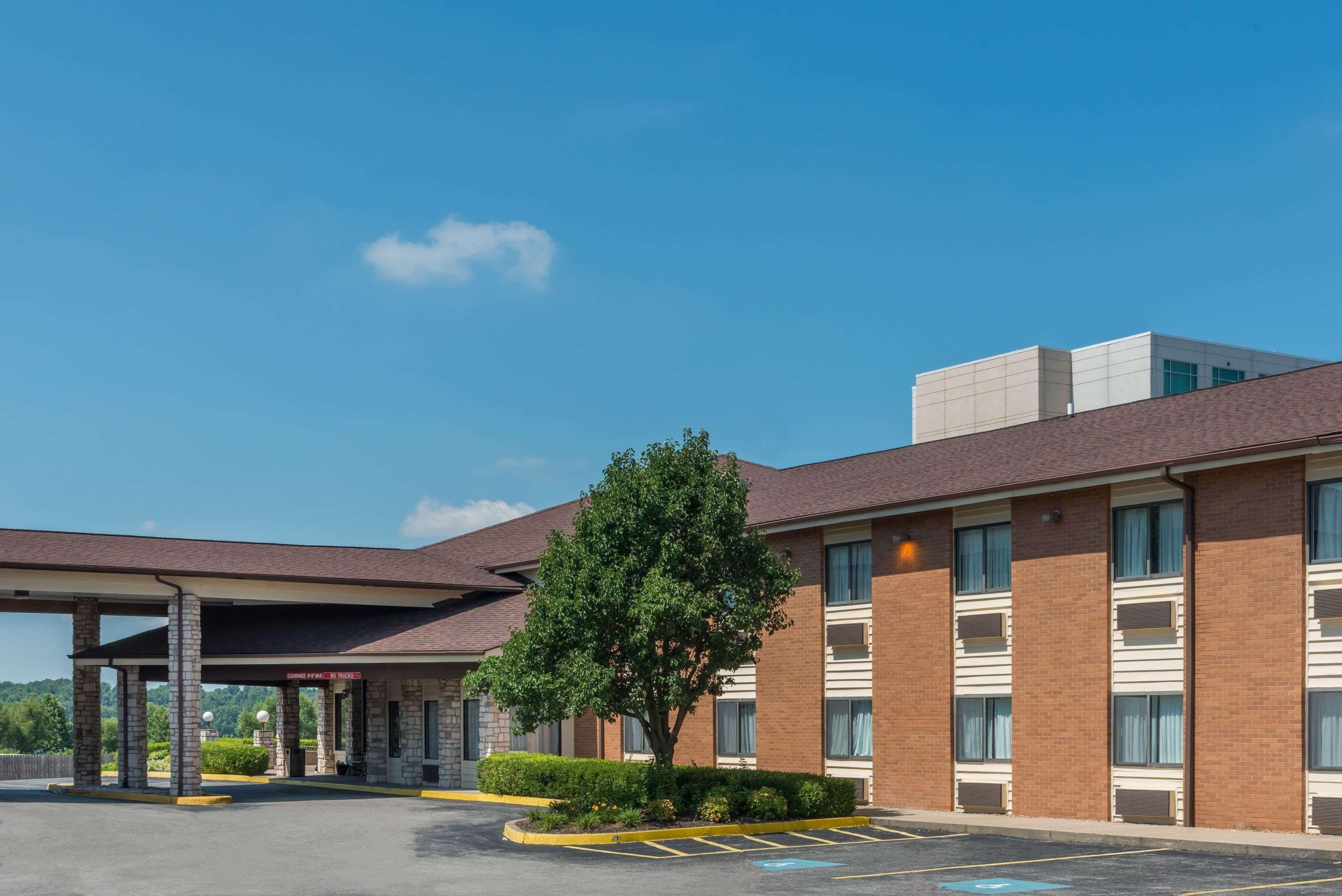 Hotel Baymont By Wyndham Metropolis Extérieur photo