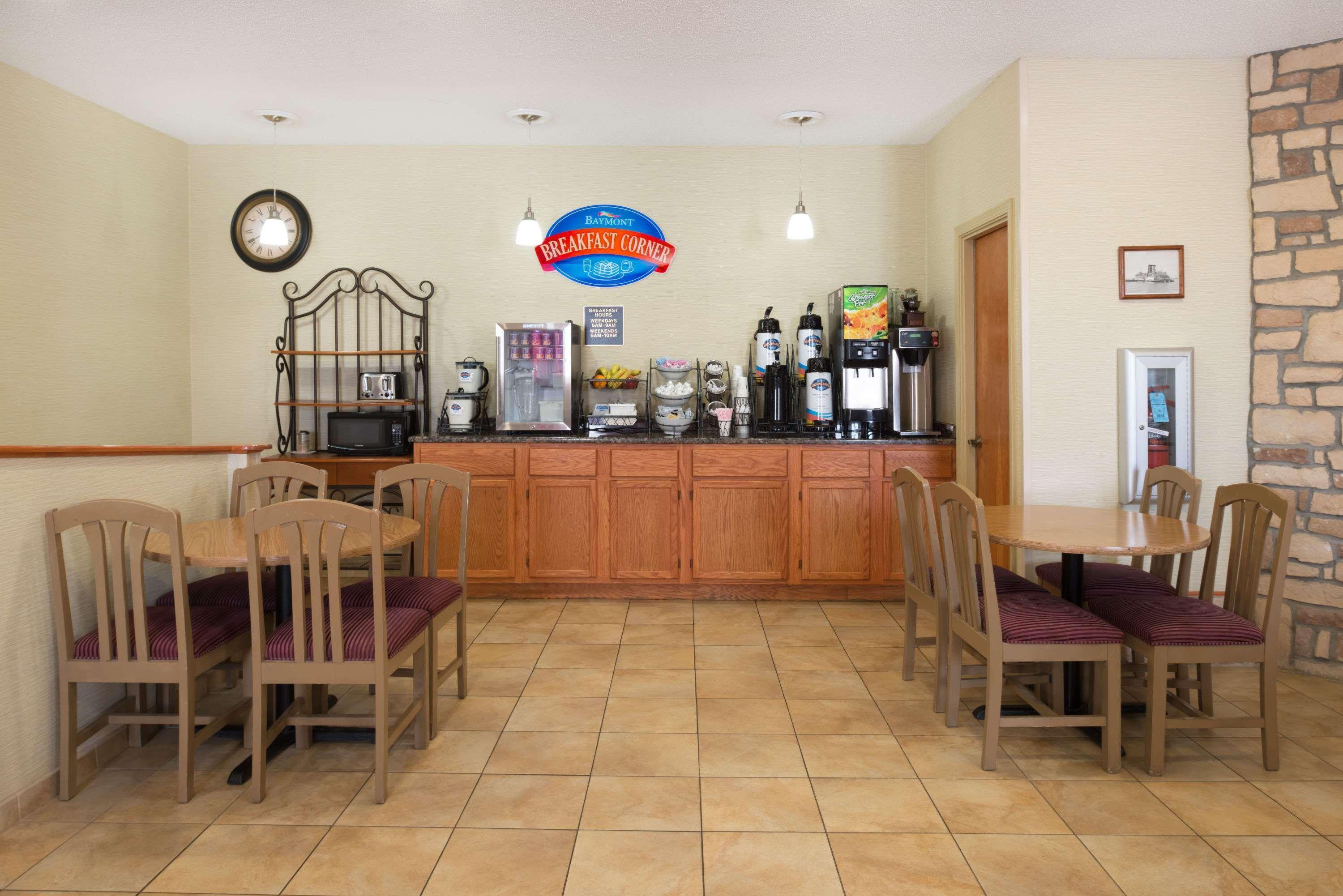Hotel Baymont By Wyndham Metropolis Extérieur photo