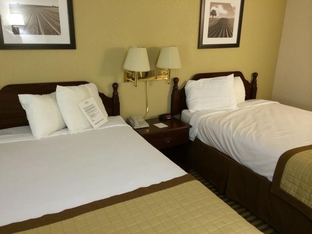 Hotel Baymont By Wyndham Metropolis Extérieur photo